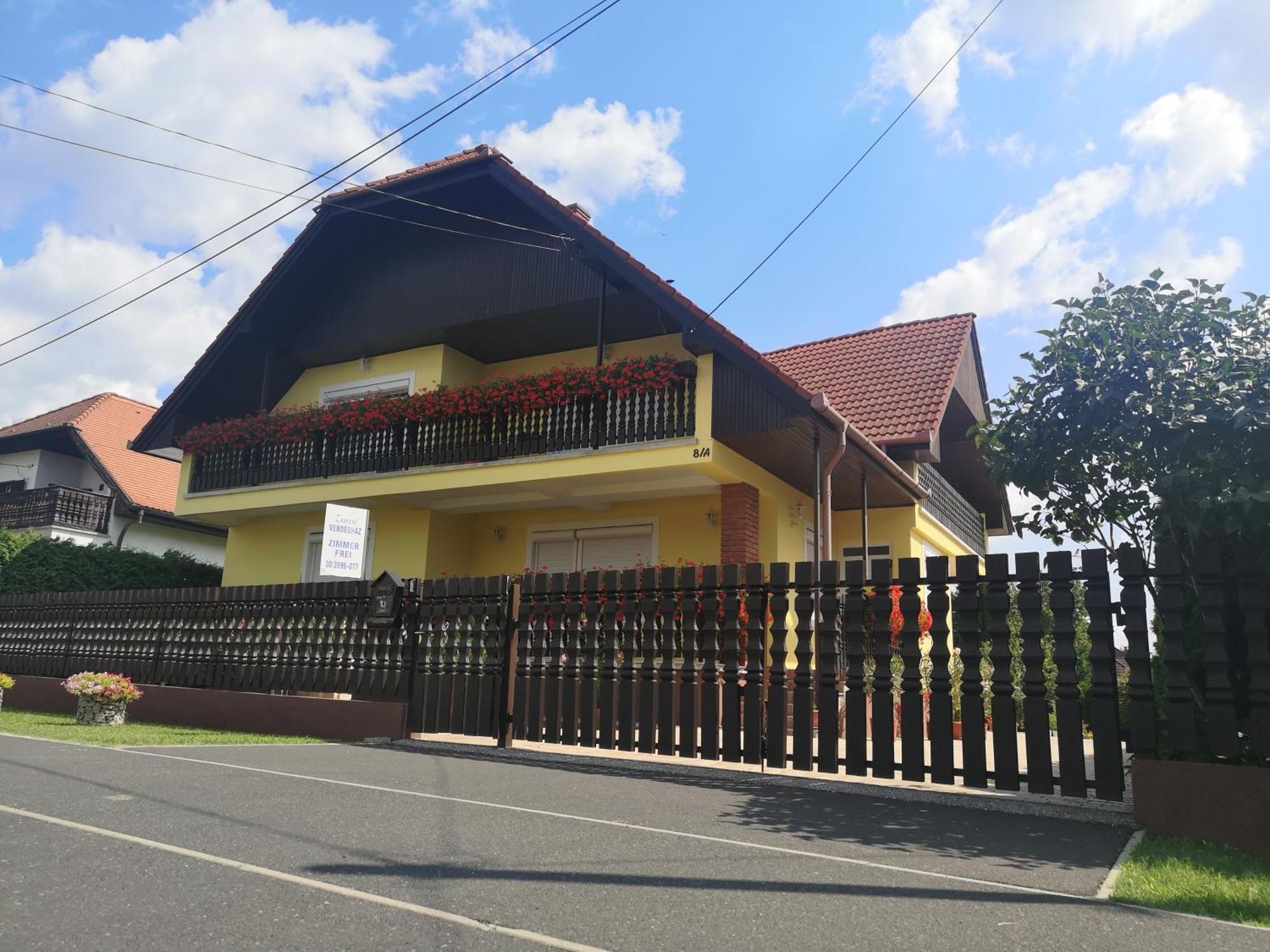 Zsuzsi Vendeghaz Hotell Zalaegerszeg Exteriör bild