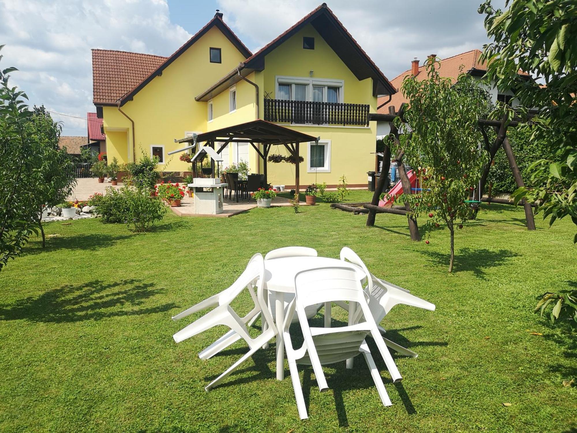 Zsuzsi Vendeghaz Hotell Zalaegerszeg Exteriör bild