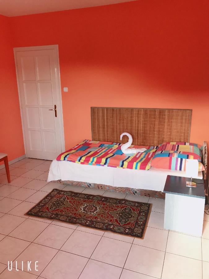Zsuzsi Vendeghaz Hotell Zalaegerszeg Exteriör bild